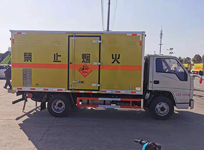屯昌爆破器材运输车工人安全操作规范与智能技术保障